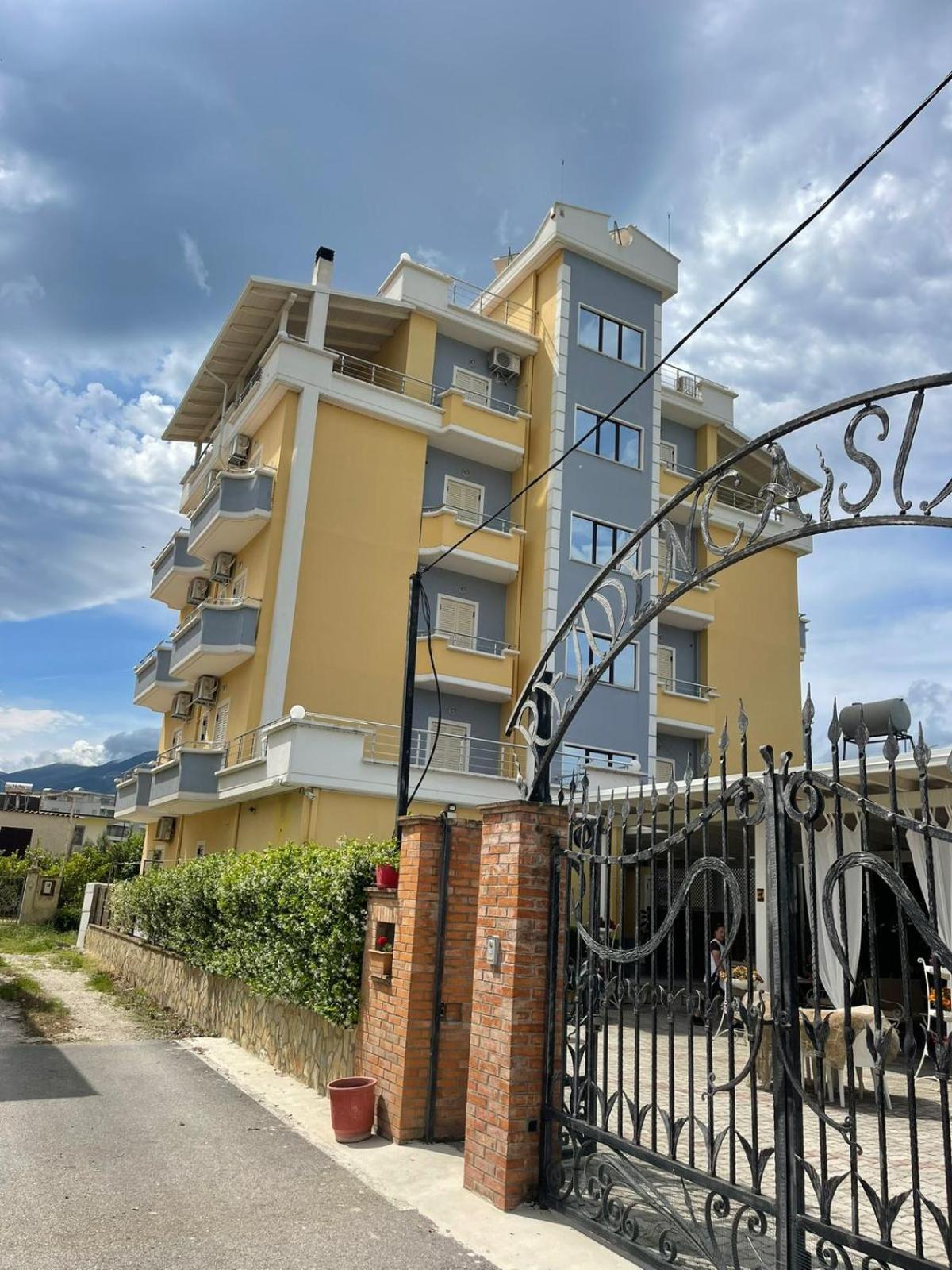 Apartments Rezidenca Sinani Orikum Bagian luar foto